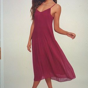 Lulus magenta pleated midi dress